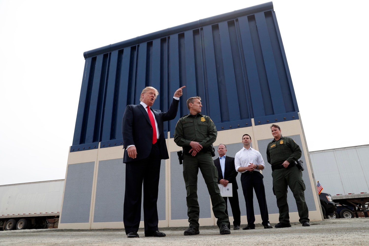 U.S. President Donald Trump talks with a U.S. Customs and Border Protection (CBP) Border Patrol Agent while participating in a tour of U.S.-Mexico border wall prototypes near the Otay Mesa Port of Entry in San Diego, California. U.S., March 13, 2018. REUTERS/Kevin Lamarque - HP1EE3D1KSH5O