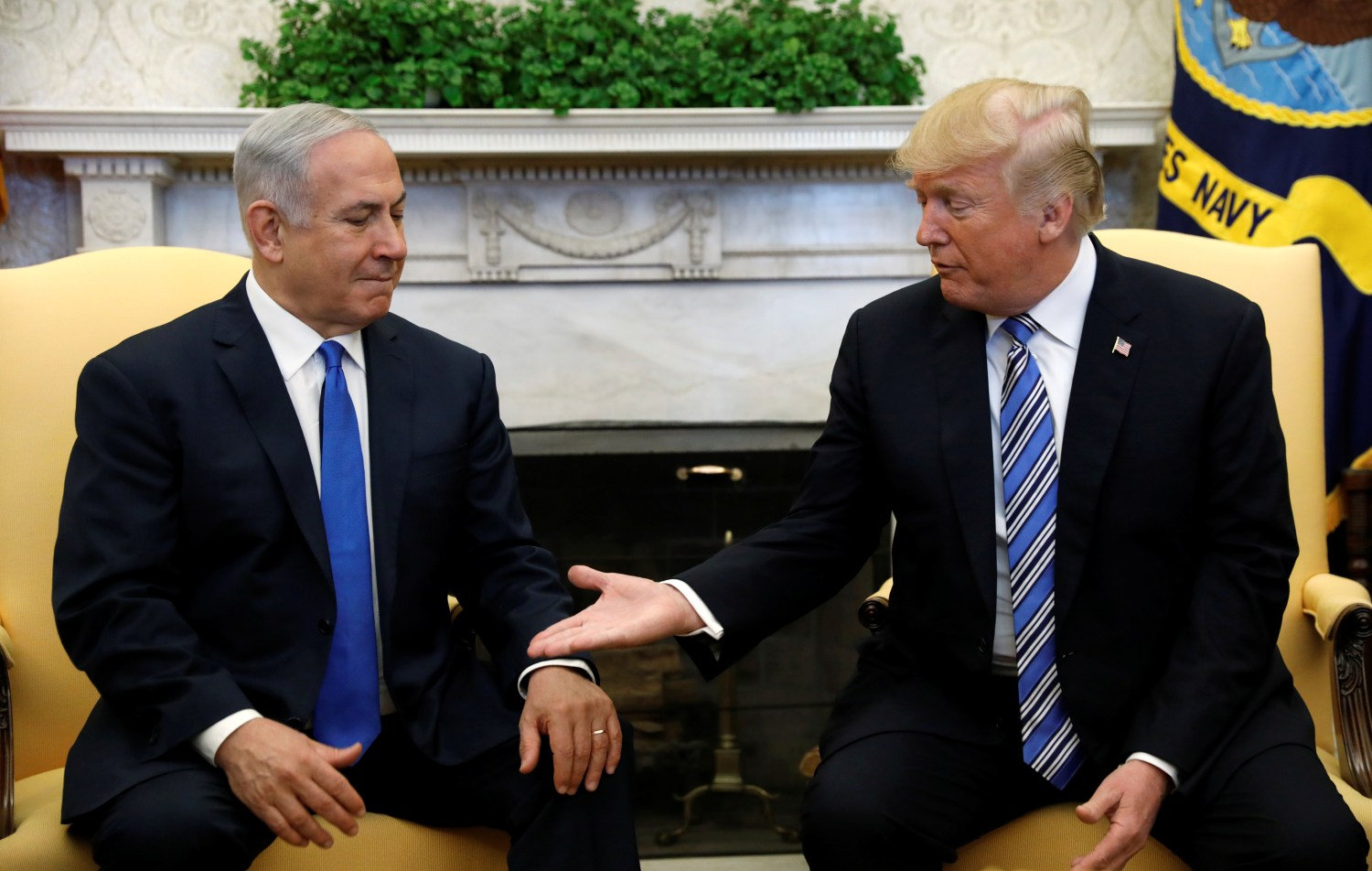 U.S. President Donald Trump meets with Israel Prime Minister Benjamin Netanyahu in the Oval Office of the White House in Washington, U.S., March 5, 2018. REUTERS/Kevin Lamarque - RC1912CE3760