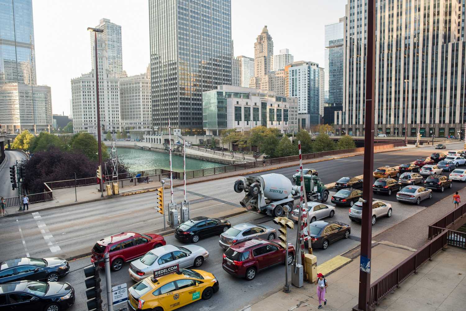 Photo: Traffic on a Chicago bridge