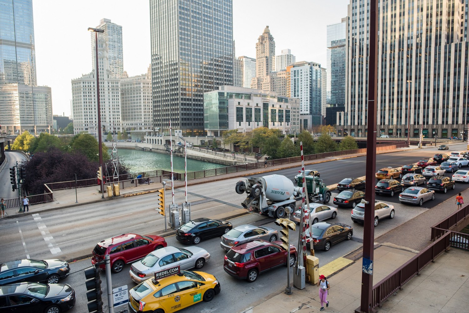 Photo: Traffic on a Chicago bridge