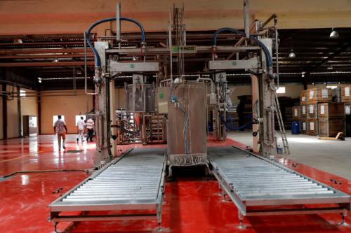 A machine is seen idle at Dangote tomatoes processing factory along the Kano-Zaria road in Kano, northwest Nigeria August 21, 2017.Picture taken August 21, 2017. REUTERS/Akintunde Akinleye. - RC1A6112C770