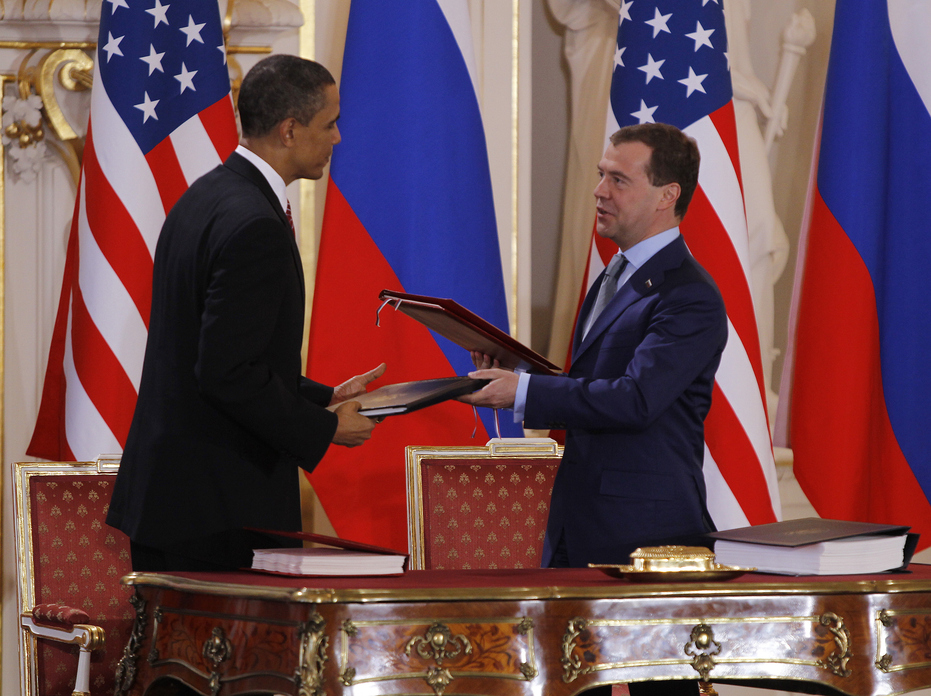 Прага подписание договора снв 3. Обама Медведев СНВ-3. СНВ-III. СНВ-I.