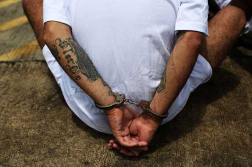Mara Salvatrucha (MS-13) gang members wait to be escorted upon their arrival at the maximum-security jail in Zacatecoluca, El Salvador, June 22, 2017. REUTERS/Jose Cabezas - RC168BB3EA40