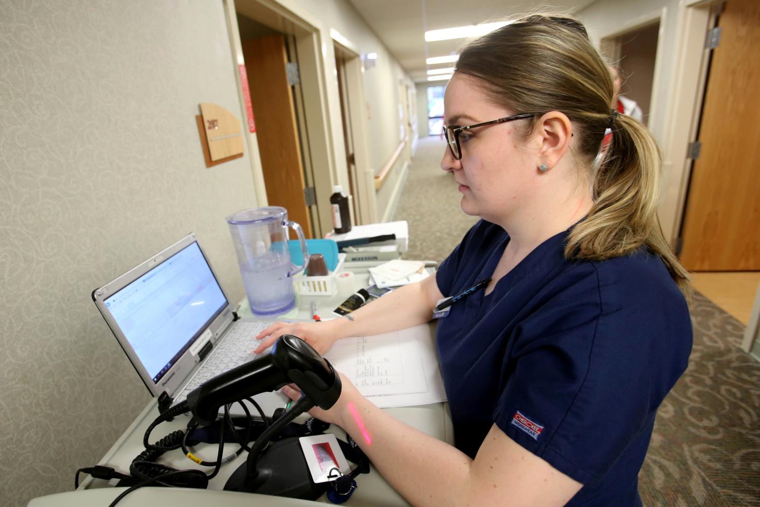 A nurse updates a patient's chart on a laptop at ProMedicas Heartland facility in Sylvania, Ohio, U.S., May 14, 2018. Picture taken May 14, 2018.  REUTERS/Aaron Josefczeyk - RC14D7963010