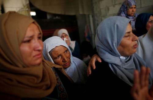 Relatives mourn during the funeral of a Palestinian, who was killed during a protest at the Israel-Gaza border, in the central Gaza Strip May 16, 2018. REUTERS/Mohammed Salem