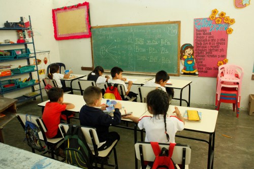 Children attend classes at a school in San Cristobal, Venezuela February 20, 2018. Picture taken February 20, 2018. REUTERS/Carlos Eduardo Ramirez - RC1F51D68850