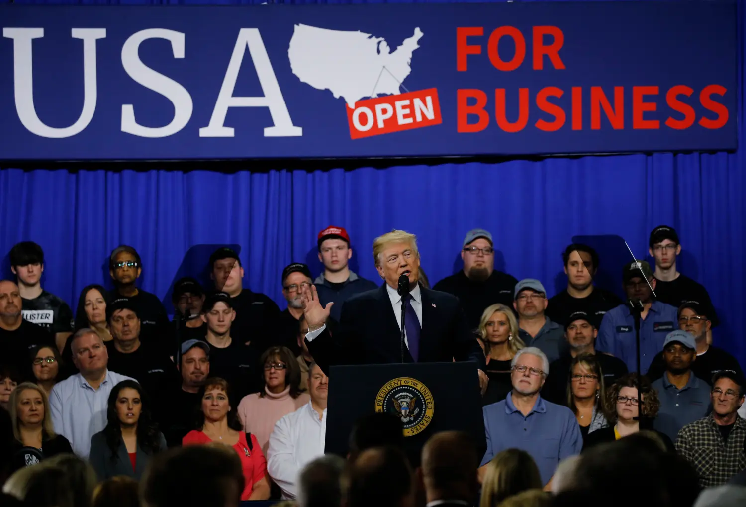 U.S. President Donald Trump delivers a speech on tax reform after touring Sheffer Corporation in Blue Ash outside Cincinnati, Ohio February 5, 2018. REUTERS/Jonathan Ernst - HP1EE251J779I