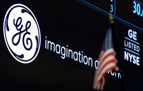 The ticker and logo for General Electric Co. is displayed on a screen at the post where it's traded on the floor of the New York Stock Exchange (NYSE) in New York City, U.S., June 30, 2016.  REUTERS/Brendan McDermid - S1AETMXSESAB