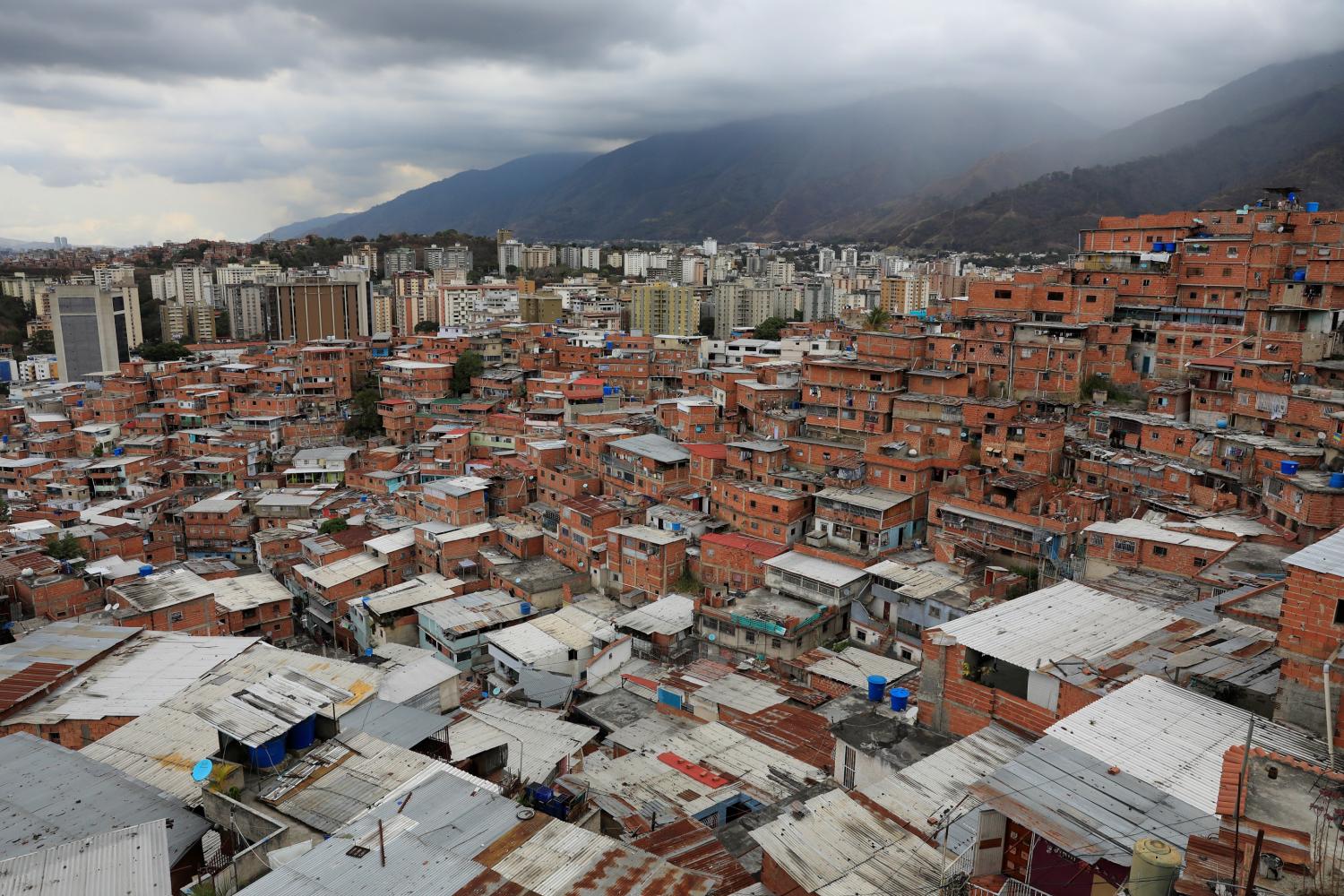 A general view of the slum of Petare in Caracas, Venezuela February 22, 2018. REUTERS/Marco Bello - RC18705A90F0