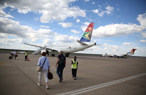 Passengers board a South African Airways the capital aircraft t the Hosea Kutako International Airport, outside Windhoek in Namibia, February 24, 2017.    REUTERS/Siphiwe Sibeko - RC1B88ACF170