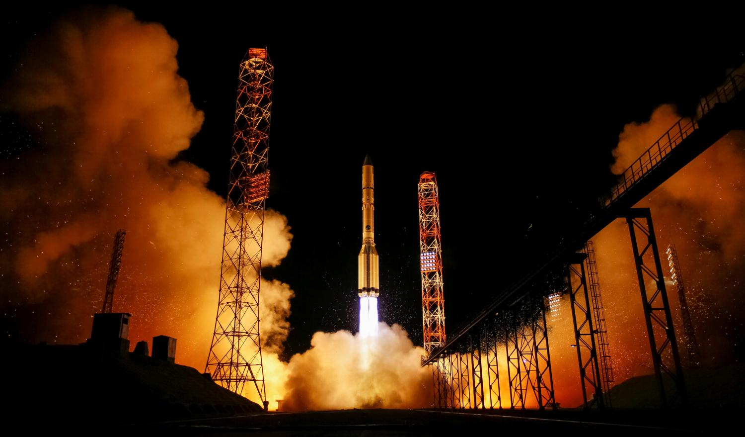 The Proton-M booster blasts off with the Spanish Hispasats Amazonas 5 communication satellite at the Baikonur Cosmodrome, Kazakhstan September 12, 2017.  REUTERS/Shamil Zhumatov     TPX IMAGES OF THE DAY - RC1FD95AED70