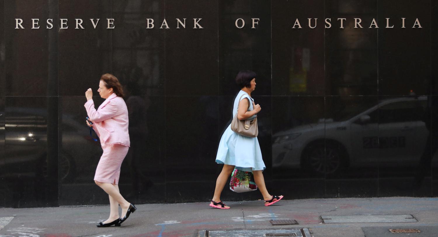 Two women walk next to the Reserve Bank of Australia headquarters in central Sydney, Australia February 6, 2018. REUTERS/Daniel Munoz