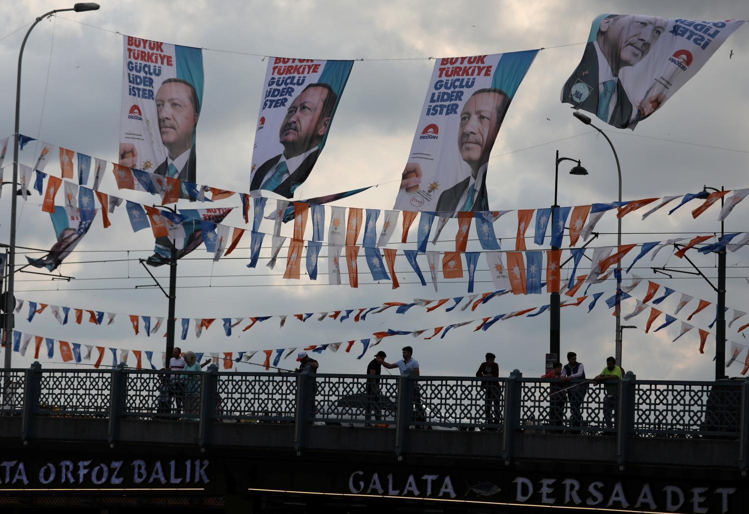 Banners of Turkish President Tayyip Erdogan and Turkey's ruling AK Party (AKP) flags hang over Galata bridge in Istanbul, Turkey, June 10, 2018. REUTERS/Goran Tomasevic - RC168349E460