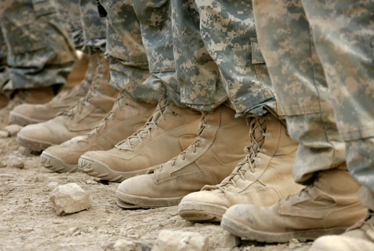 U.S. soldiers with Scout Company, 1st Battalion 30th Infantry Regiment line up before an exercise in a range at Patrol Base Murray in the Sunni neighbourhood of Arab Jabour, south Baghdad, October 20, 2007. The area around Patrol Base Murray was known as the Triangle of Death - a very safe area for al-Qaeda in Iraq to ambush Shi'ites, launch mortar and rocket attacks into the Green Zone and rig car bombs, suicide vests and other weapons for use in Baghdad. REUTERS/Fabrizio Bensch (IRAQ) - GM1DWKJHNWAA