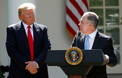 U.S. President Donald Trump (L) listens to EPA Administrator Scott Pruitt after announcing his decision that the United States will withdraw from the Paris Climate Agreement, in the Rose Garden of the White House in Washington, U.S., June 1, 2017. REUTERS/Kevin Lamarque     TPX IMAGES OF THE DAY - HP1ED611KN41S