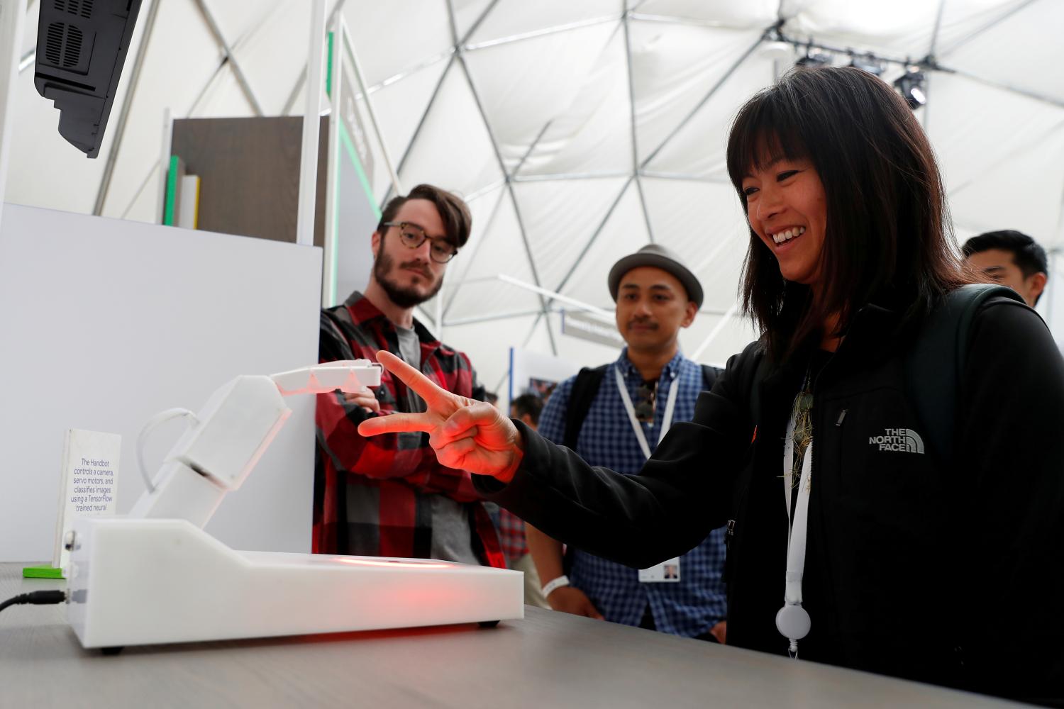An attendee competes in a game of rock, paper, scissors against a Handbot robot during the annual Google I/O developers conference in Mountain View, California, May 8, 2018. REUTERS/ Stephen Lam     TPX IMAGES OF THE DAY - RC19D7DE6040