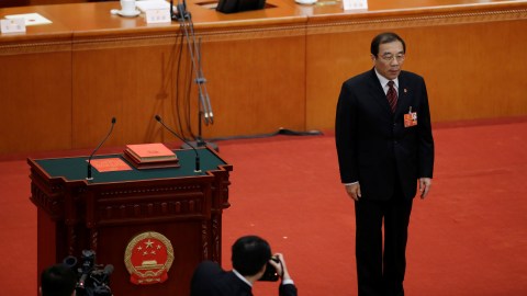 Newly elected head of the National Supervision Commission Yang Xiaodu stands after he takes the oath to the Constitution at the sixth plenary session of the National People's Congress (NPC) at the Great Hall of the People in Beijing, China March 18, 2018.  REUTERS/Jason Lee - RC114625C2E0