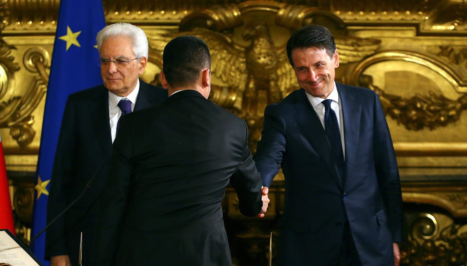 Italy's Prime Minister Giuseppe Conte shakes hands with Italy's Minister of Labor and Industry Luigi Di Maio during the sworn-in ceremony at the Quirinal palace in Rome, Italy, June 1, 2018.  REUTERS/Tony Gentile - RC1DCB9D11A0