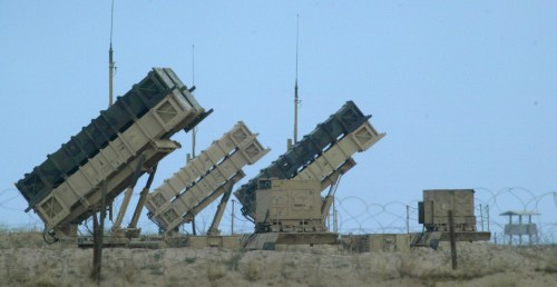 A battery of U.S manned Patriot missiles protect a nearby British andU.S airbase in Kuwait March 16, 2003. Aircraft from the U.S. andBritain are continuing to enforce the no fly zone over southern Iraq.REUTERS/Russell BoyceRUS - RP3DRILHYNAA