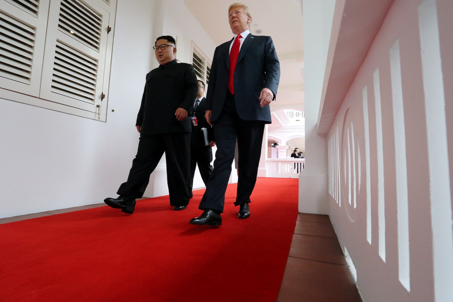 U.S. President Donald Trump walks with North Korean leader Kim Jong Un at the Capella Hotel on Sentosa island in Singapore June 12, 2018. REUTERS/Jonathan Ernst - RC13FC8C39E0