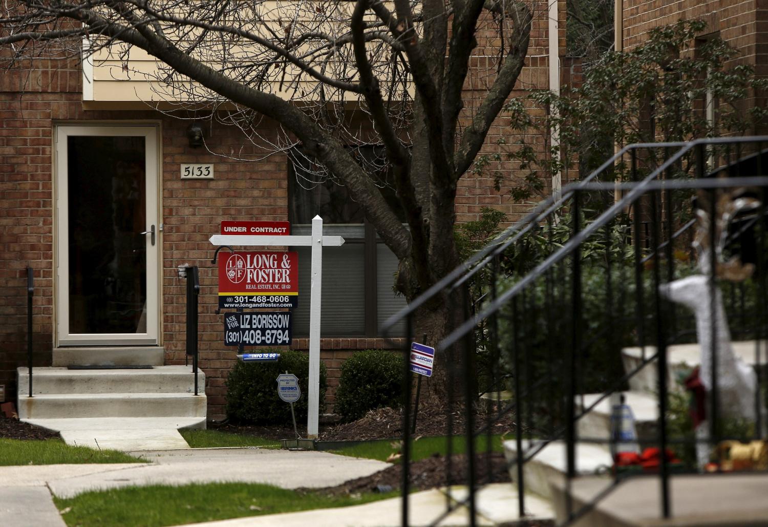 A townhouse for sale that is currently under contract is seen in Bethesda, Maryland December 30, 2015. Contracts to buy previously owned U.S. homes fell in November for the third time in four months, a signal that growth in the U.S. housing market could be cooling. The National Association of Realtors (NAR) said on Wednesday its pending home sales index slipped 0.9 percent to 106.9. REUTERS/Gary Cameron