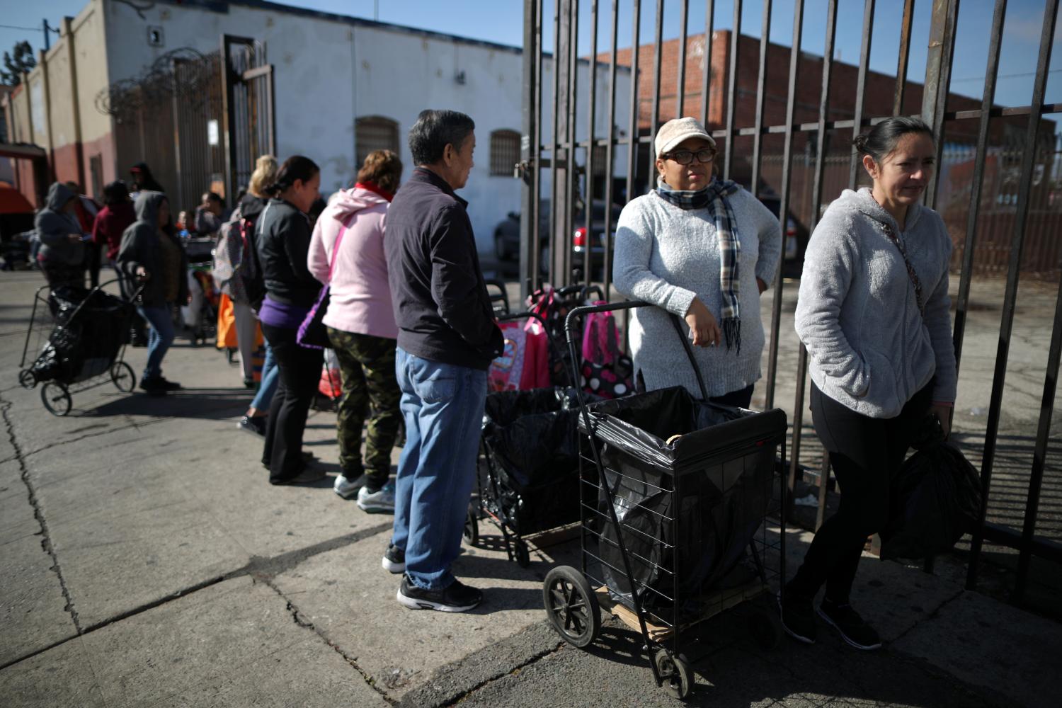 People queue to receive food from the St. Francis Center Food Bank in Los Angeles, California U.S. January 10, 2018. REUTERS/Lucy Nicholson - RC18425A1A90