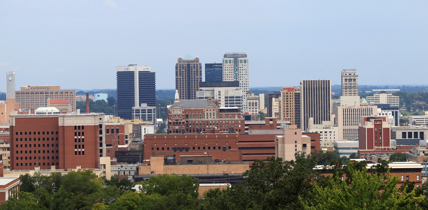 A general view of the city of Birmingham, Alabama, August 9, 2011. Alabama's Jefferson County submitted a second offer to creditors in an attempt to settle its $3.14 billion sewer bond debt, the county commission president said on August 8, 2011. Commissioner David Carrington gave no details of the contents of the latest offer. Jefferson County is struggling to avoid what would be the largest municipal bankruptcy in U.S. History.   REUTERS/Marvin Gentry (UNITED STATES - Tags: BUSINESS) - GM1E78A0TYD01