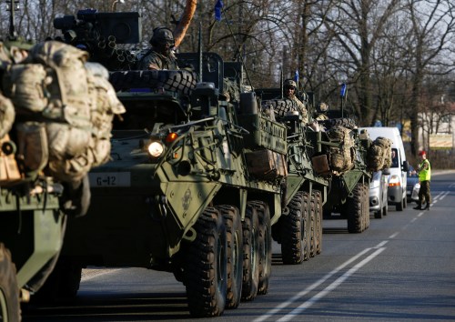 A convoy of U.S. troops, a part of NATO's reinforcement of its eastern flank, who are on their way from Germany to Orzysz in northeast Poland, drive through Sulejowek towards a military base in Wesola, near Warsaw, Poland, March 28, 2017.    REUTERS/Kacper Pempel - RC18B77382F0