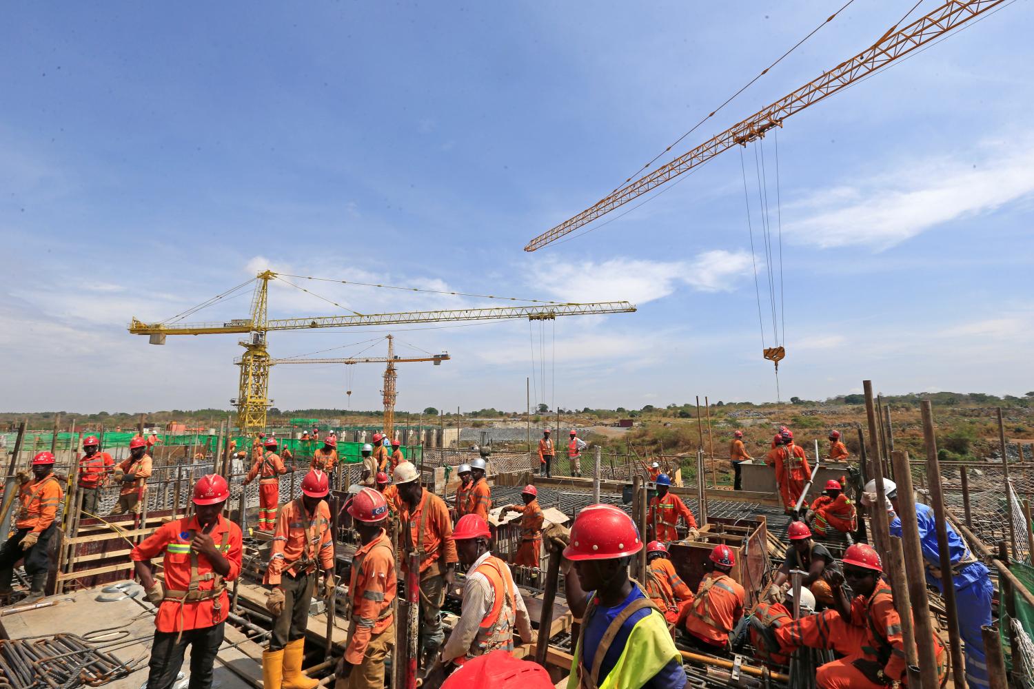 Contractors are seen working at the construction of Karuma 600 megawatts hydroelectric power project under construction on River Nile, Uganda February 21, 2018. REUTERS/James Akena - RC1A39E61A70