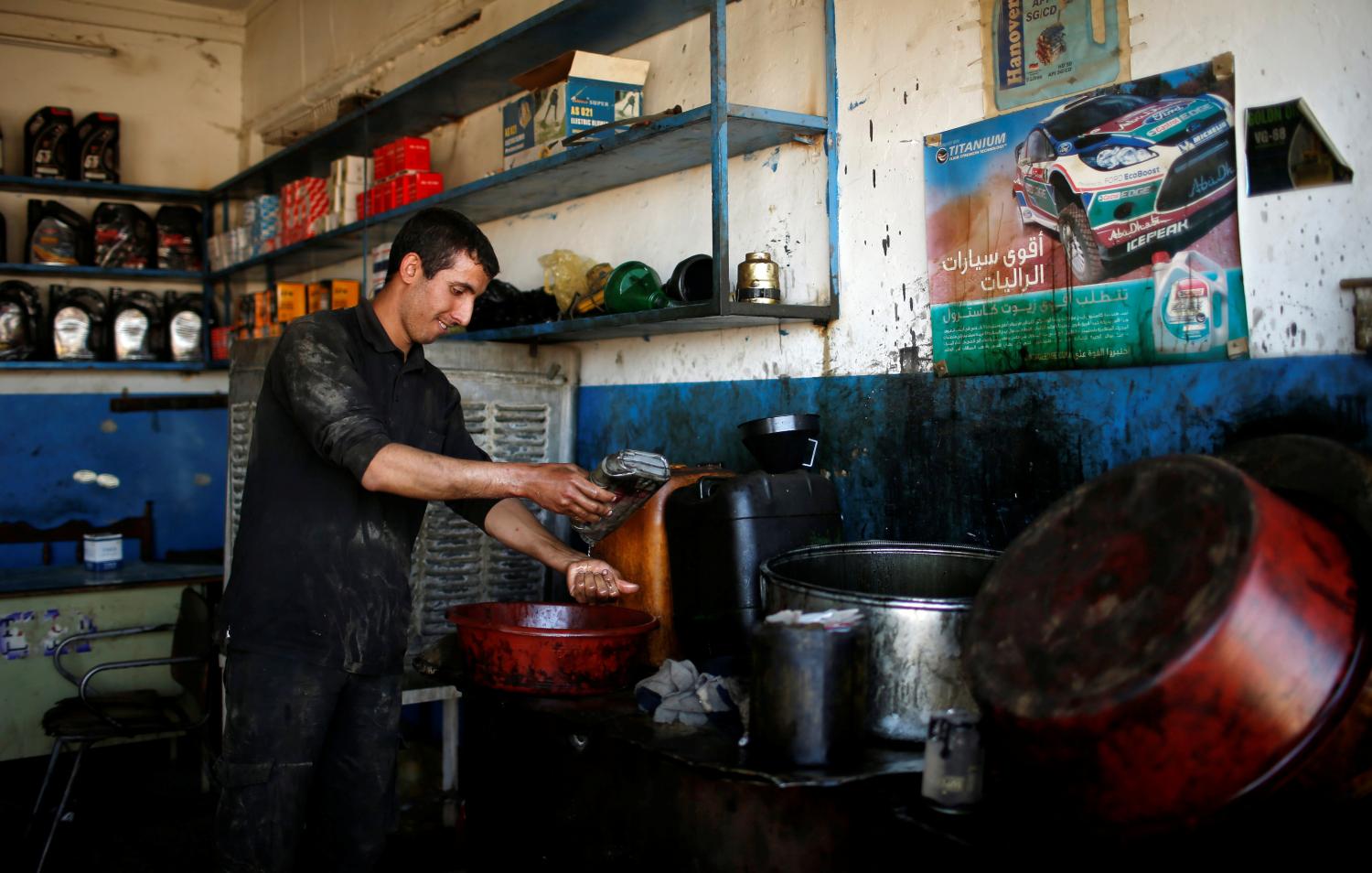 An Iraqi works at a car repair shop east of Mosul, Iraq April 27, 2017. REUTERS/Suhaib Salem - RC1B5D9D6CE0