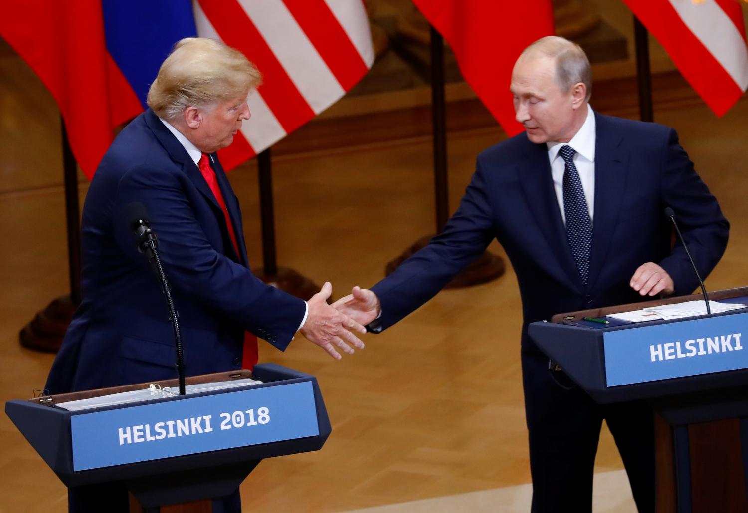 U.S. President Donald Trump and Russian President Vladimir Putin shake hands as they hold a joint news conference after their meeting in Helsinki, Finland, July 16, 2018. REUTERS/Leonhard Foeger - RC119D3EE840