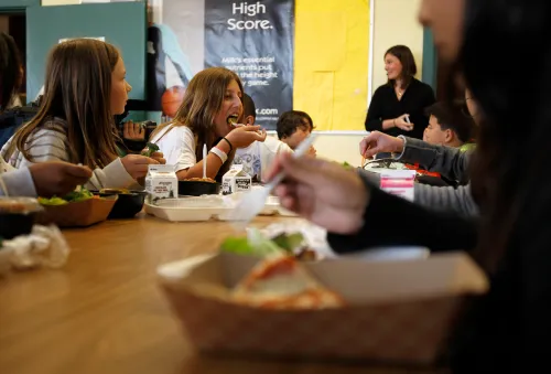 Students eat lunch in the cafeteria at a middle school in San Diego, California March 7, 2011. San Diego's Healthy Works Project received the country's largest grant, 16 million dollars, from the American Recovery and Reinvestment Act 2009 to help combat wellness and the obesity epidemic. Picture taken March 7, 2011. To match Special Report USA-FOODLOBBY/     REUTERS/Mike Blake    (UNITED STATES - Tags: HEALTH POLITICS BUSINESS) - GM1E84R1FJZ01