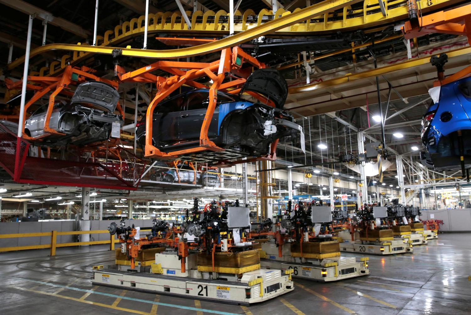 Automated Guided Vehicles transport the chassis for 2018 Chevrolet Bolt EV vehicles on the assembly line at General Motors Orion Assembly in Lake Orion, Michigan, U.S., March 19, 2018.  Photo taken March 19, 2018.   REUTERS/Rebecca Cook - RC1E0AB539F0