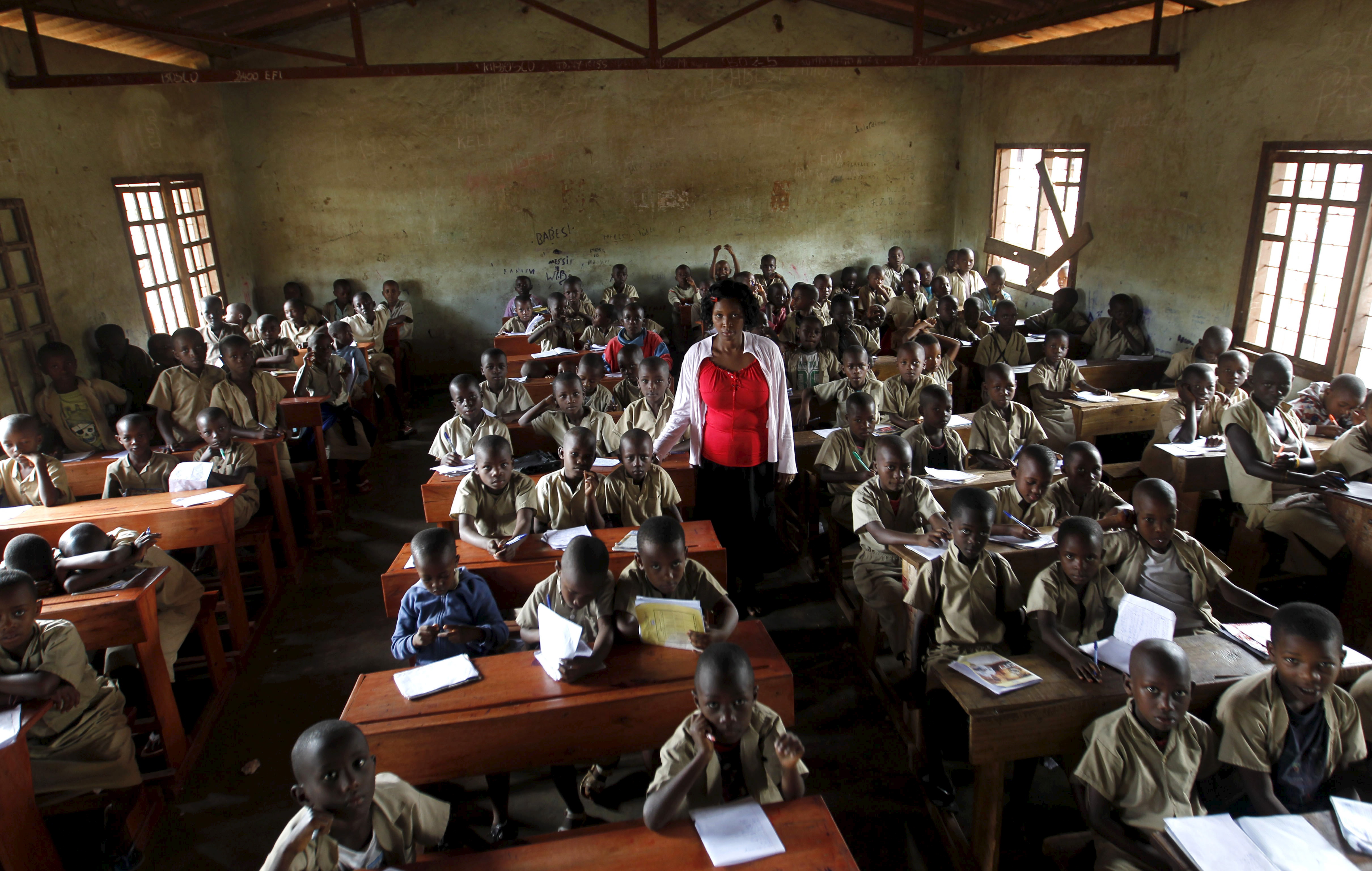Школы большой страны. Бурунди школа. Ужасная школа. Самая плохая школа в мире. Самая страшная школа.