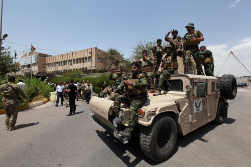 Kurdish security forces ride in a military vehicle near the governorate building in Erbil, Iraq July 23, 2018. REUTERS/Azad Lashkari - RC15D298F2D0