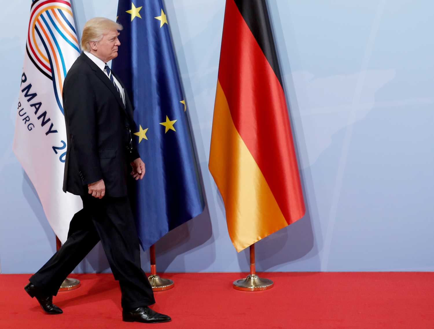 U.S. President Donald Trump arrives at the official reception on the opening day to the opening day of the G20 leaders summit in Hamburg, Germany, July 7, 2017.  REUTERS/Ian Langsdon/Pool - RC170DD3EB70