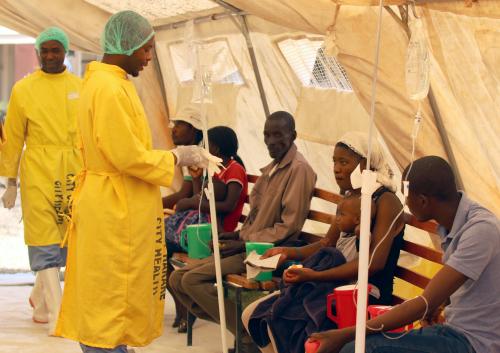 Patients are treated at a clinic dealing with cholera outbreak in Harare, Zimbabwe, September 19, 2018. REUTERS/Philimon Bulawayo - RC1685B60460