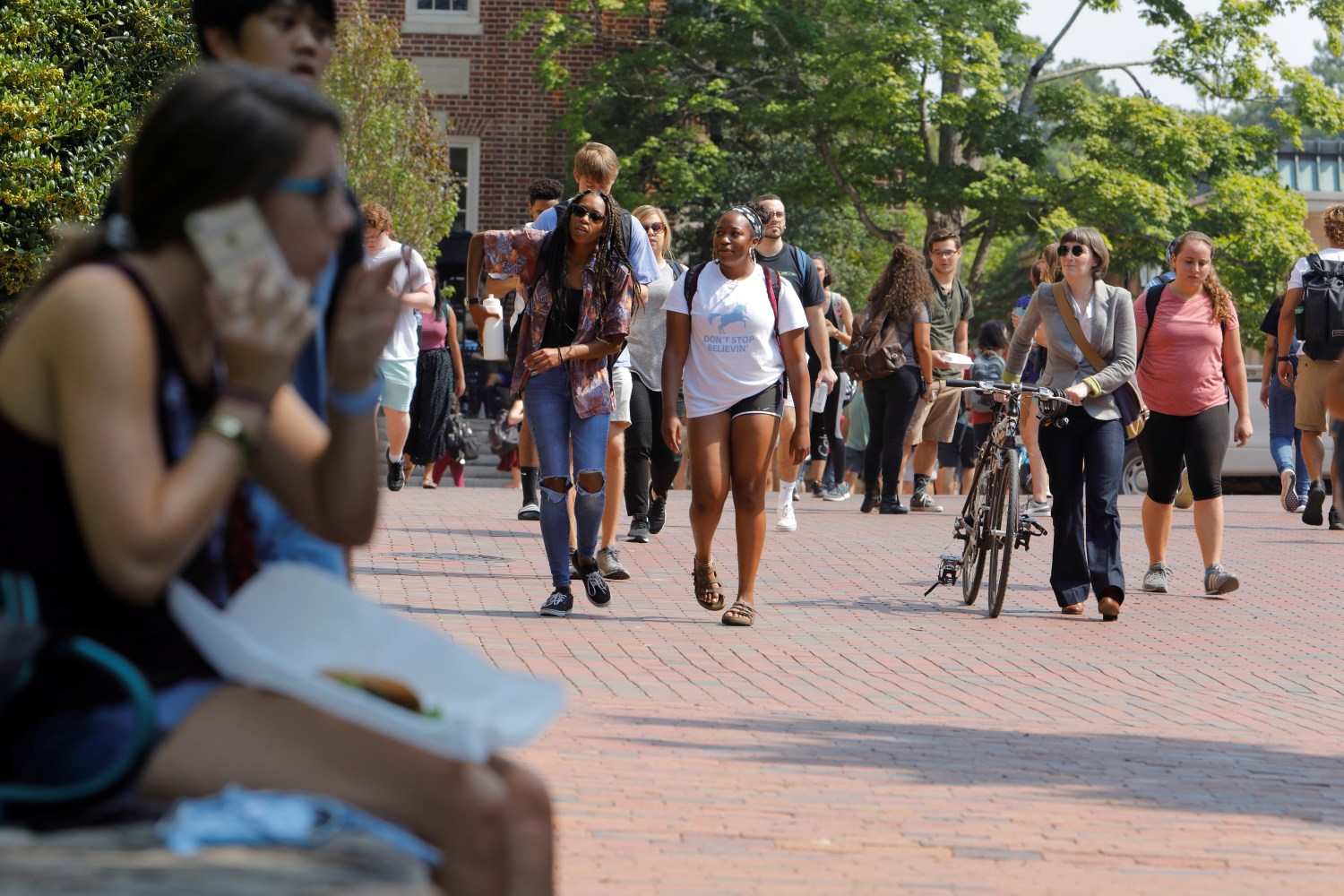 Students walk through the campus of the University of North Carolina at Chapel Hill, North Carolina, U.S., September 20, 2018. Picture taken on September 20, 2018.  REUTERS/Jonathan Drake - RC111DCAC920