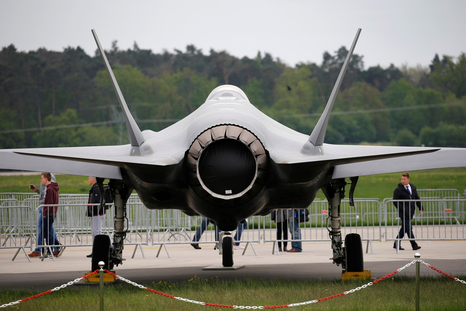 A Lockheed Martin F-35 aircraft is seen at the ILA Air Show in Berlin, Germany, April 25, 2018.    REUTERS/Axel Schmidt - RC1BB966C440