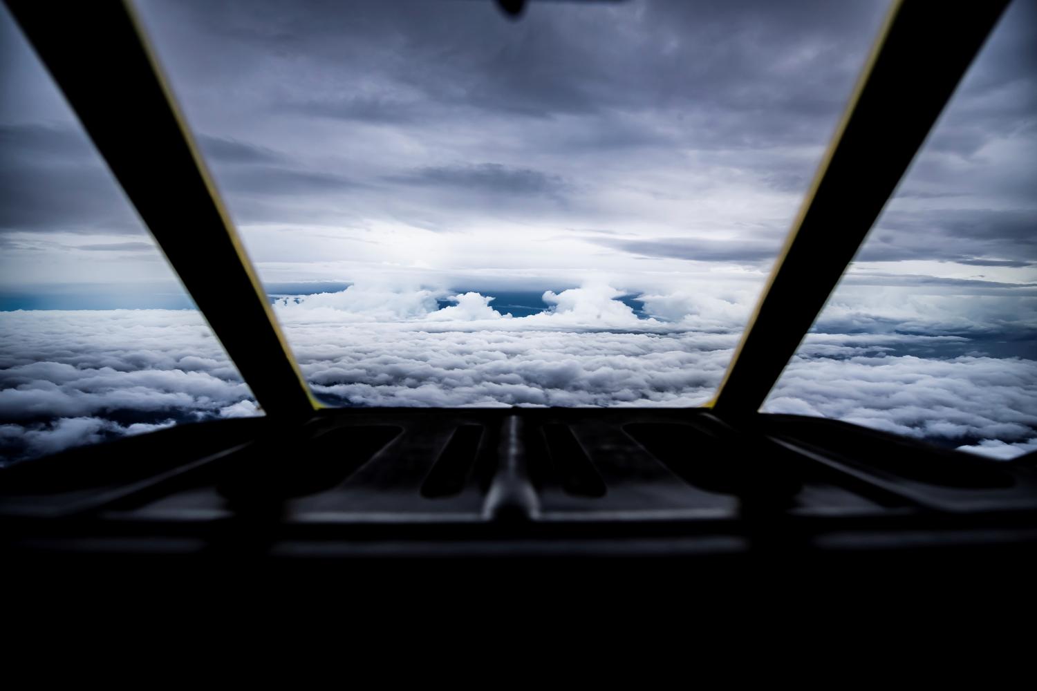 A U.S. HC-C130J approaches the edge of hurricane Florence after a two and a half hour flight from Savanah Air National Guard Base, Savanah, Georgia, U.S. Airport, in this September 12, 2018 handout photo.   Technical Sgt. Chris Hibben/U.S. Air Force/Handout via REUTERS ATTENTION EDITORS - THIS IMAGE WAS PROVIDED BY A THIRD PARTY. - RC12A65DC700