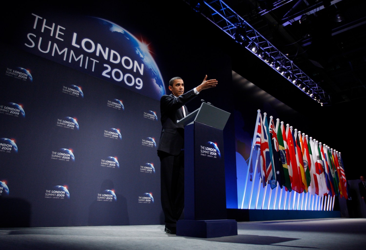 U.S. President Barack Obama speaks during a news conference at the G20 Summit in London, April 2, 2009.   REUTERS/Jason Reed     (BRITAIN POLITICS BUSINESS) - GM1E5430A1R01