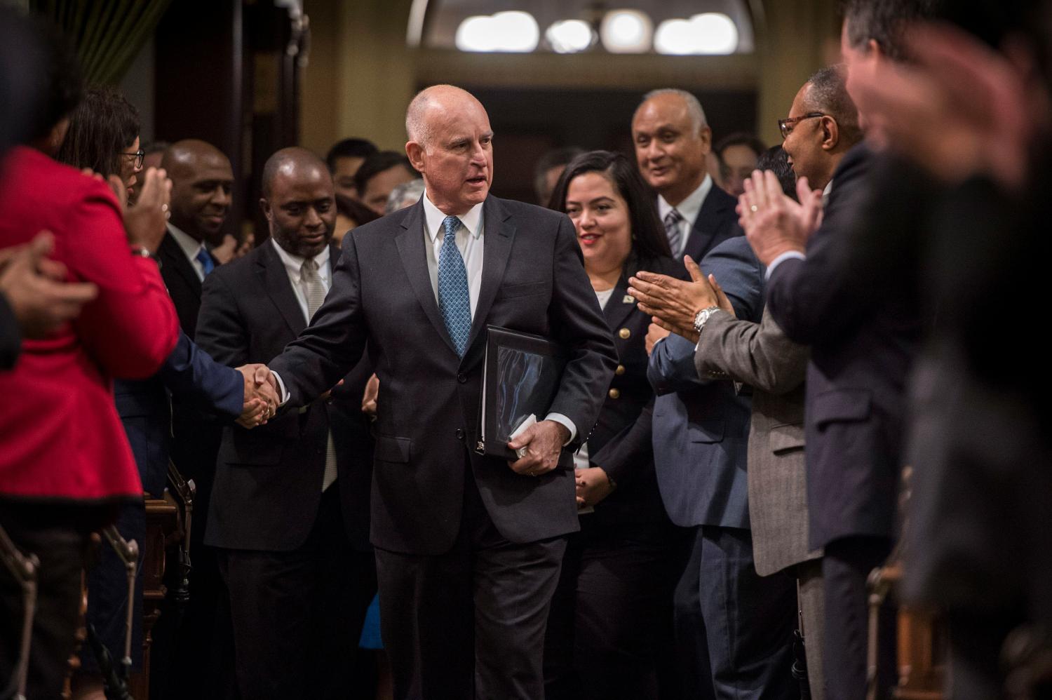 Governor Jerry Brown delivers his final State of the State address in Sacramento, California, U.S. January 25, 2018.   REUTERS/Hector Amezcua/Pool - RC167EA9F670