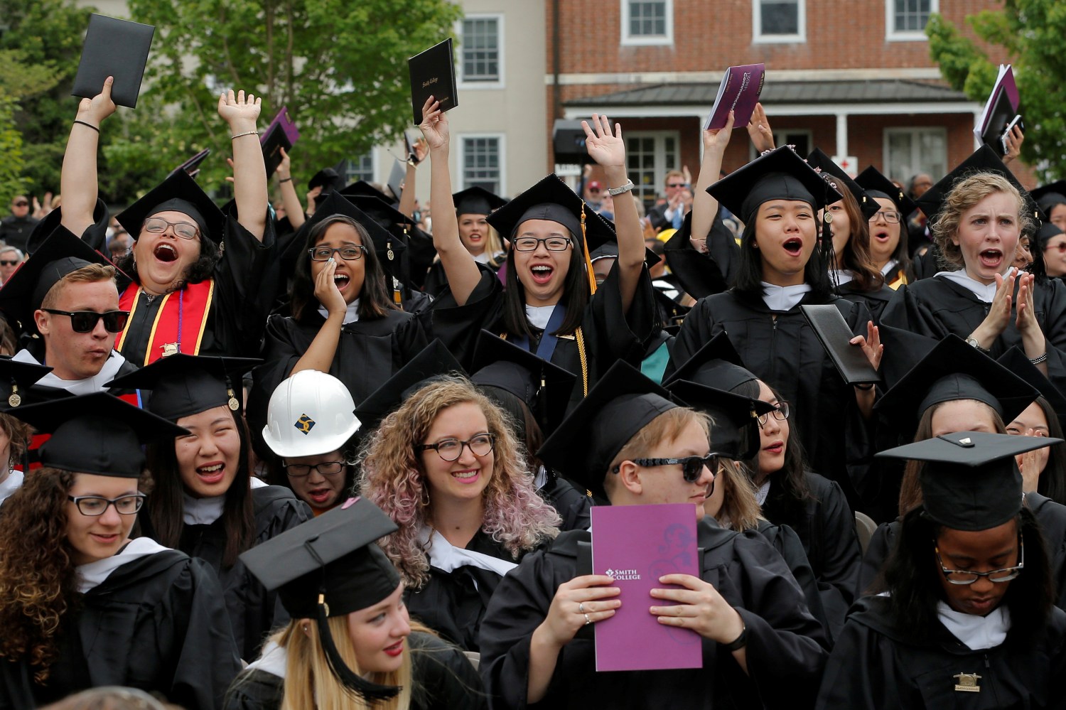 Graduating seniors react during Commencement ceremonies at Smith College in Northampton, Massachusetts, U.S., May 21, 2017.   REUTERS/Brian Snyder - RC1F1F41DBB0