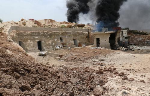 Smoke rises from an emergency service point after an airstrike at the rebel-held village of Maar Zita in Idlib province, Syria April 27, 2017. REUTERS/Ammar Abdullah - RC11F2F53AF0