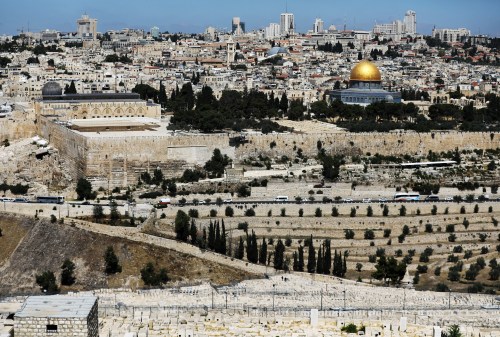 A general view of Jerusalem as seen from the Mount of Olives shows the Dome of the Rock, located in Jerusalem's Old City on the compound known to Muslims as Noble Sanctuary and to Jews as Temple Mount, June 21, 2018. REUTERS/Ammar Awad - RC1EDA67DF60
