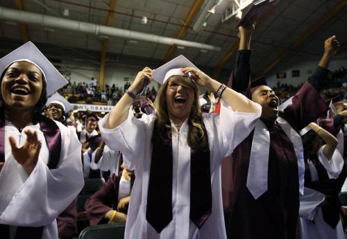 Students cheer as U.S. President Barack Obama attends the 2010 Kalamazoo Central High School graduation at Western Michigan University in Michigan, June 7, 2010.       REUTERS/Larry Downing (UNITED STATES - Tags: POLITICS EDUCATION) - GM1E6680PVY01