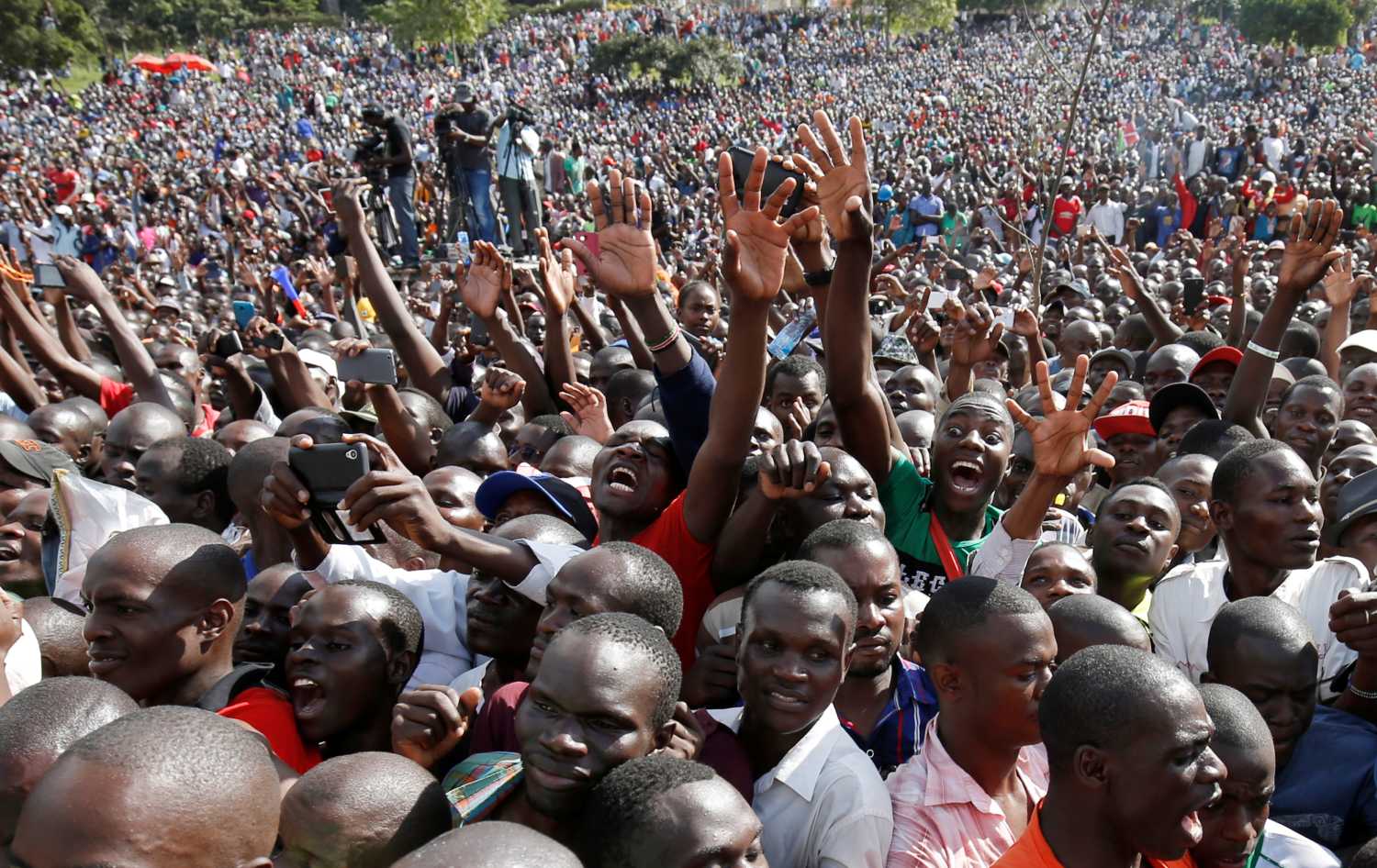 Supporters of Kenya's opposition Coalition for Reforms and Democracy (CORD) cheer during a rally to mark Kenya's Madaraka Day, the 53rd anniversary of the country's self rule, at Uhuru Park grounds in Nairobi, Kenya, June 1, 2016. REUTERS/Goran Tomasevic     TPX IMAGES OF THE DAY      - S1BETHKLCSAA