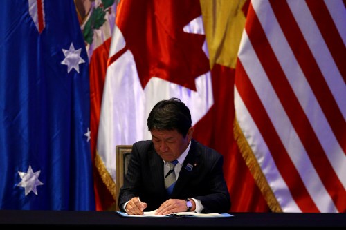 Japan's Minister of Economic Revitalization Toshimitsu Motegi signs the Trans-Pacific Partnership (TPP) trade deal, in Santiago, Chile March 8, 2018. REUTERS/Ivan Alvarado - RC17435C0BA0