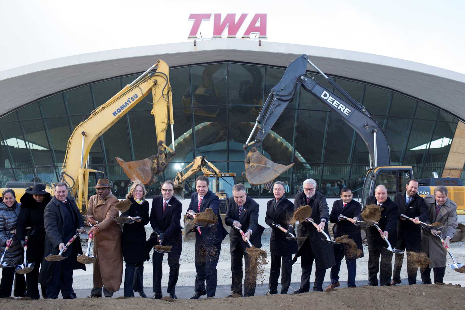 New York Governor Andrew Cuomo (C), along with other government officials and a development team, break ground on announcing their plan to convert the Saarinen Terminal into an airport hotel at John F. Kennedy international airport in Queens, New York City, U.S., December 15, 2016. REUTERS/Alex Wroblewski - RC1A75CE6440