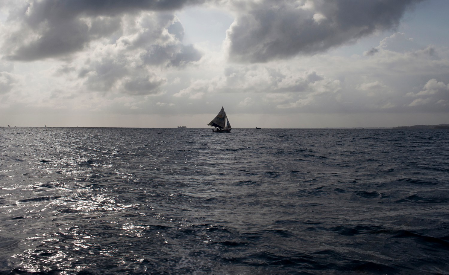 A sailboat navigates offshore of Ile-a-Vache island, off Haiti's south coast, March 25, 2014. For decades the mostly dirt-poor residents of the small island of Ile-a-Vache off Haiti's south coast lived in anonymity, until last year when the government claimed the 20-square-mile former pirate lair as a "public utility," potentially stripping the 14,000 residents of their land to develop a high-end tourist resort. Picture taken March 25, 2014.   REUTERS/stringer (HAITI - Tags: TRAVEL POLITICS SOCIETY BUSINESS) - GM1EA4616KT01